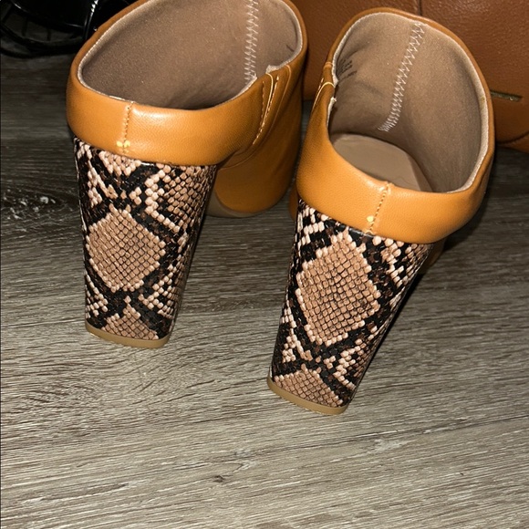 A New Day Tan Mules Smooth Leather Slip-On - Picture 9 of 12